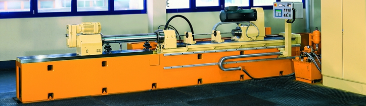 Tieflochbohren Tiefbohren Maschinenpark Tiefbohrmaschinen